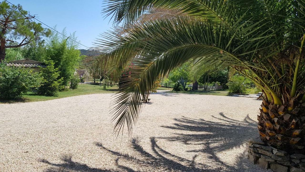 Mas Des Gardies Saint-Julien-de-Peyrolas Екстер'єр фото