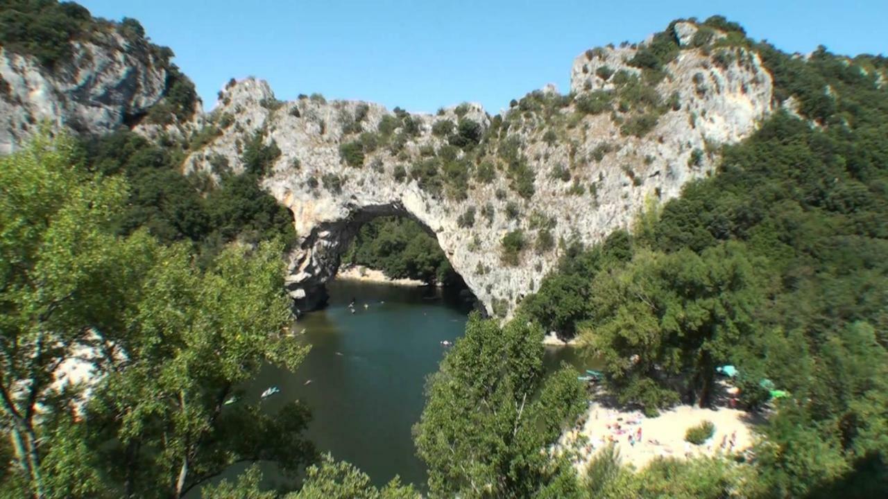 Mas Des Gardies Saint-Julien-de-Peyrolas Екстер'єр фото