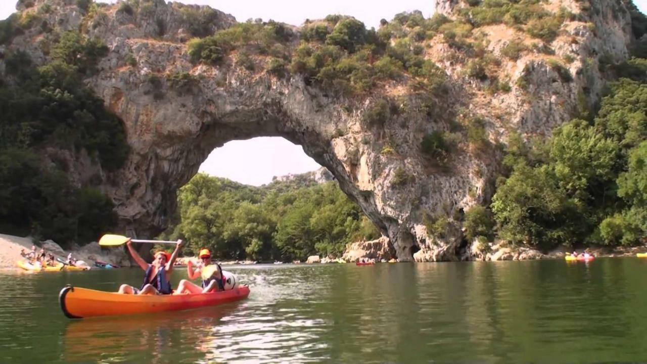 Mas Des Gardies Saint-Julien-de-Peyrolas Екстер'єр фото